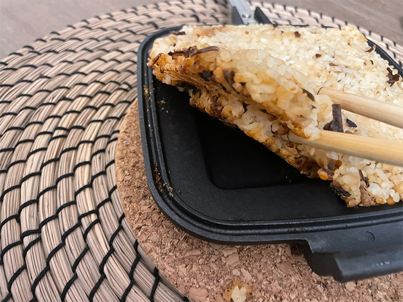 アルファ化米+ホットサンドメーカーFT
五目ごはん味のライスバーガー風