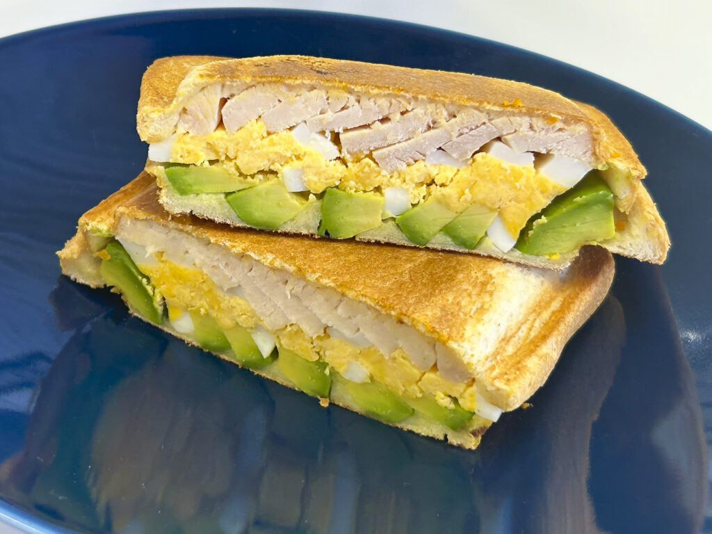 アボたまチキンのホットサンド