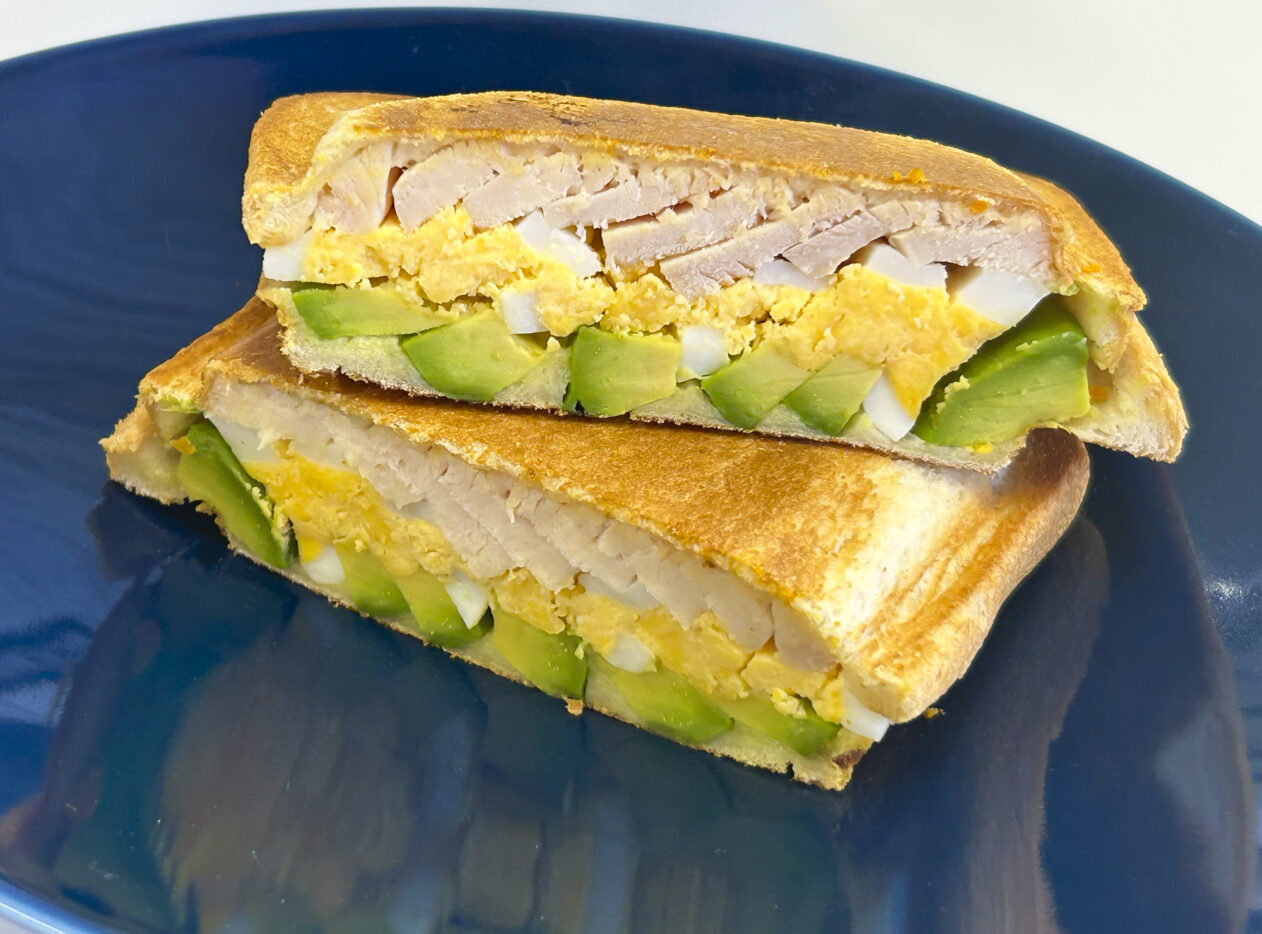 アボたまチキンのホットサンド