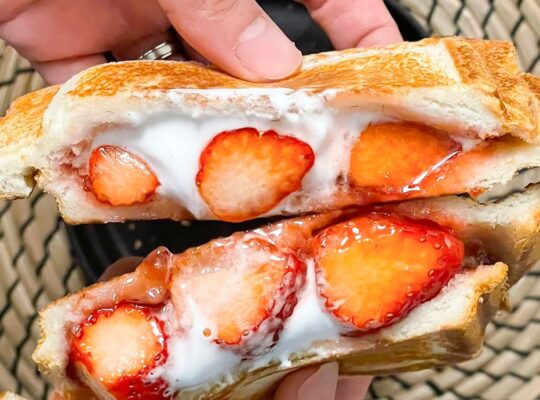 春いちごのマシュマロホットサンド